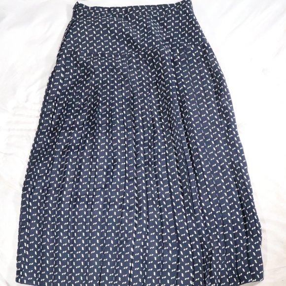 VTGFlowy Printed and Pleated A-Line Skirt Sz 10 US - Picture 5 of 13